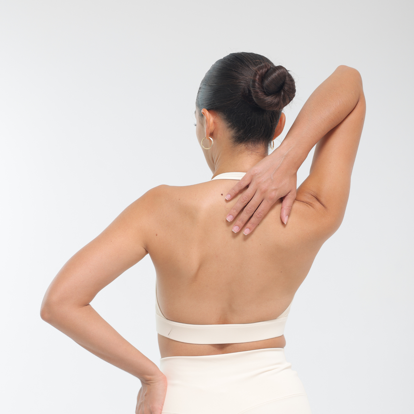 BACKLESS HILER BRA